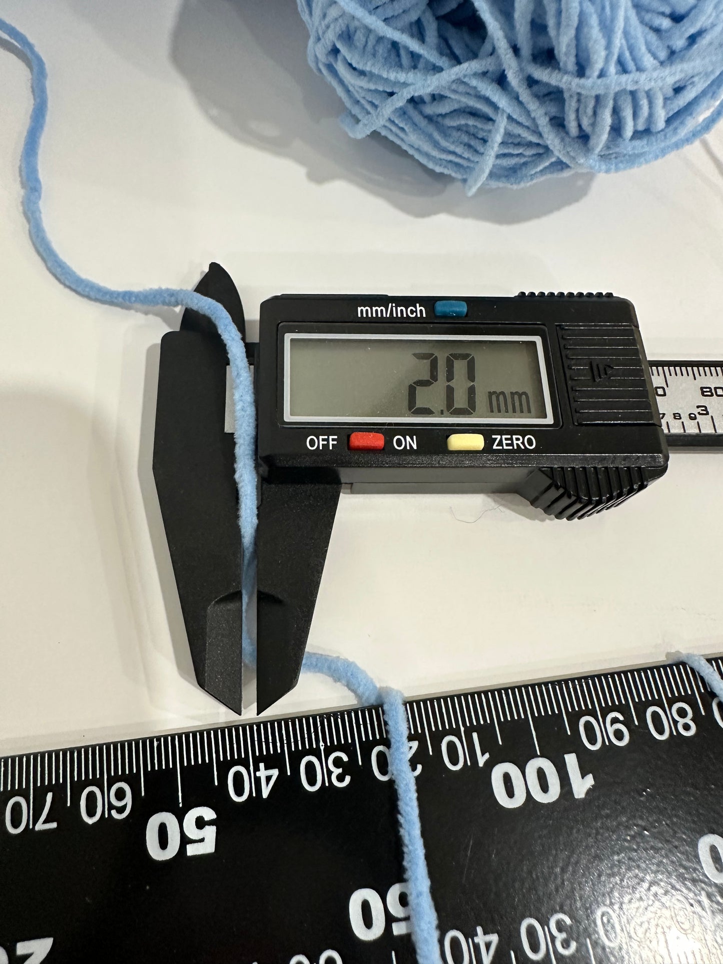 Amigurumi Chenille Medium (2 mm)